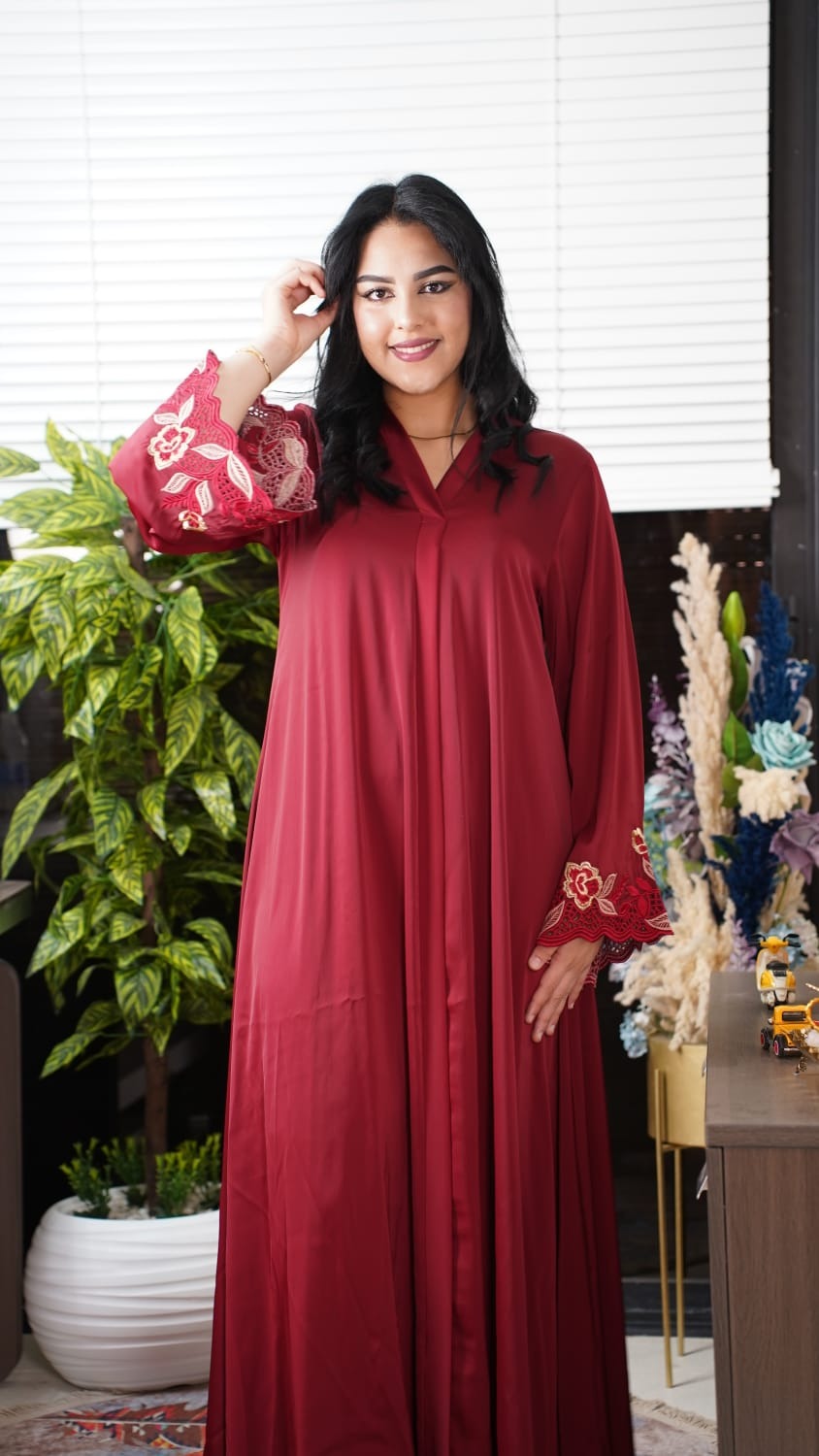 Abaya Terza pour l’Aïd et les grandes occasions, alliant luxe, élégance et raffinement.