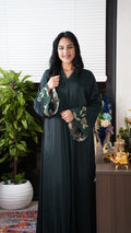 Abaya Terza pour l’Aïd et les grandes occasions, alliant luxe, élégance et raffinement.