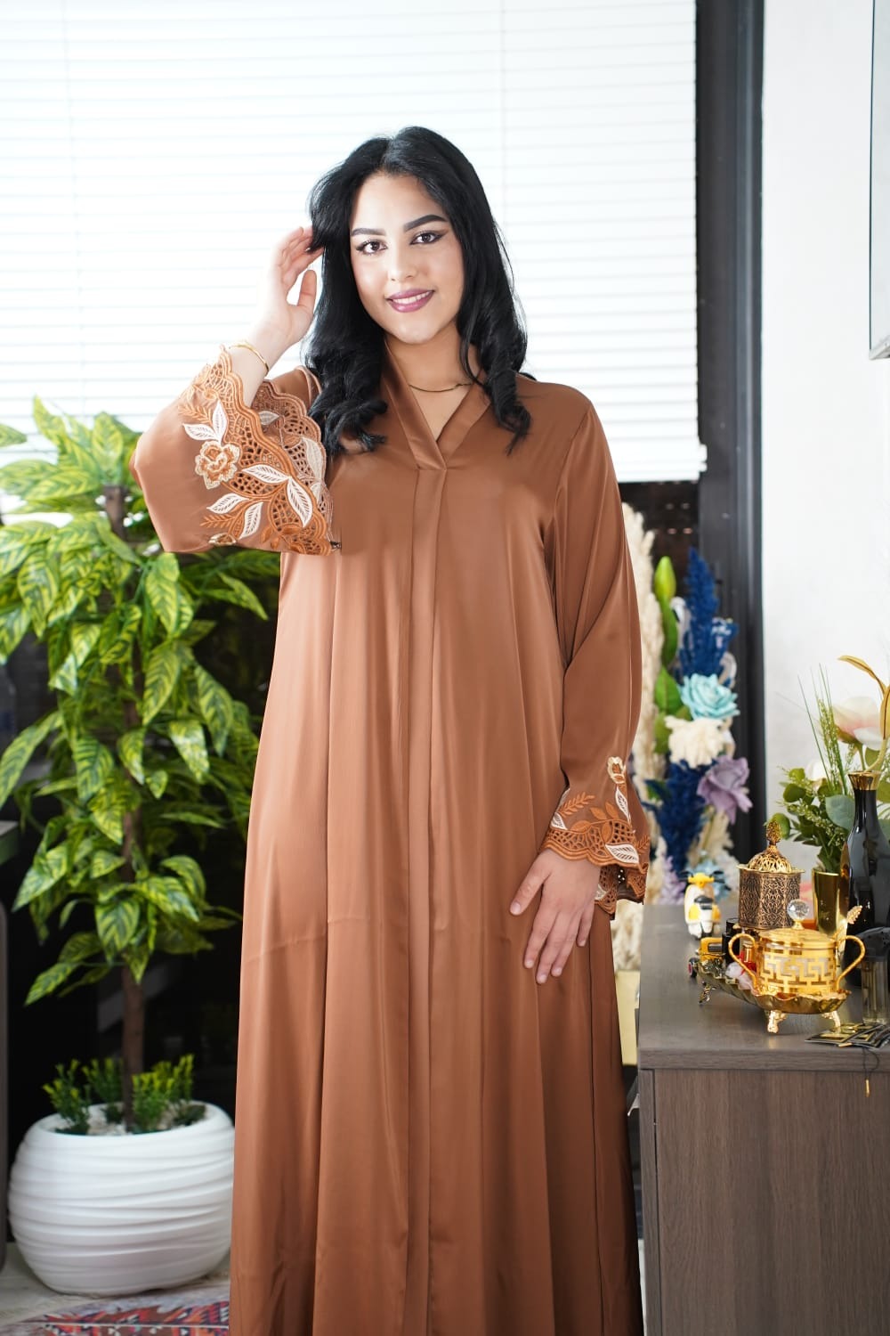 Abaya Terza pour l’Aïd et les grandes occasions, alliant luxe, élégance et raffinement.